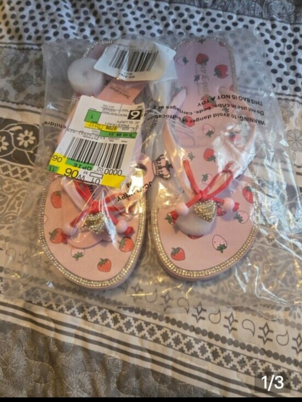 Juicy Couture Pink Strawberry🍓 Print Flip Flops with Red Bow Size 9